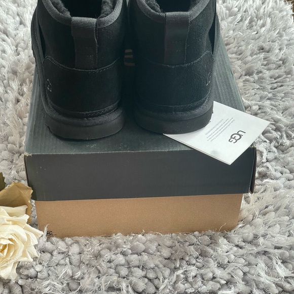 New with tags UGG NEUMEL 11 GRAPHIC BOOTIE An elastic strap w/logo. PLUSH LINING - Picture 4 of 8
